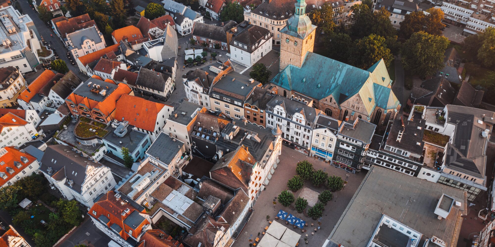 Luftbild der Recklinghäuser Altstadt mit Altstadtmarkt und St. Peter am Morgen noch ohne Trubel.